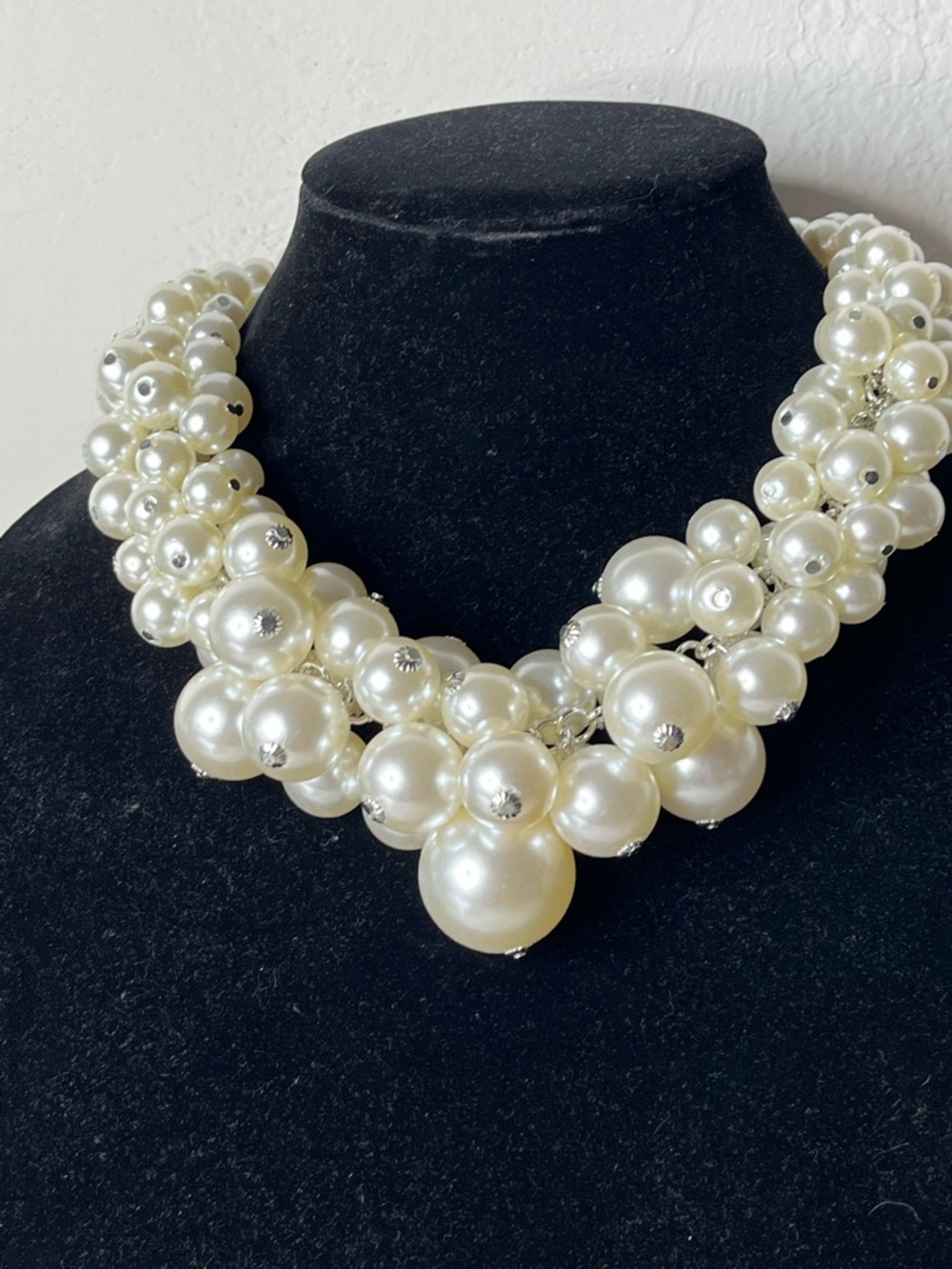 Lustre Cluster Faux Pearl Statement Necklace - Ivory